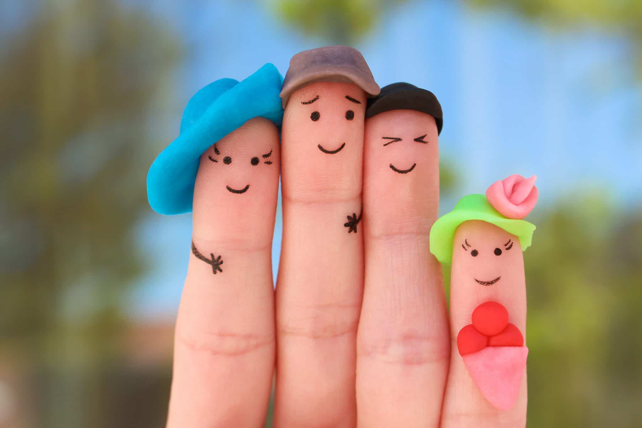 אצבעות מצוירות כמשפחה